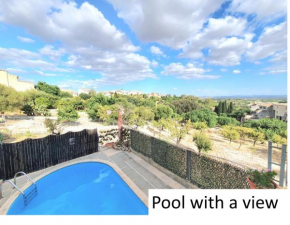 Casa de pueblo con mucho espacio piscina y espectaculares vistas